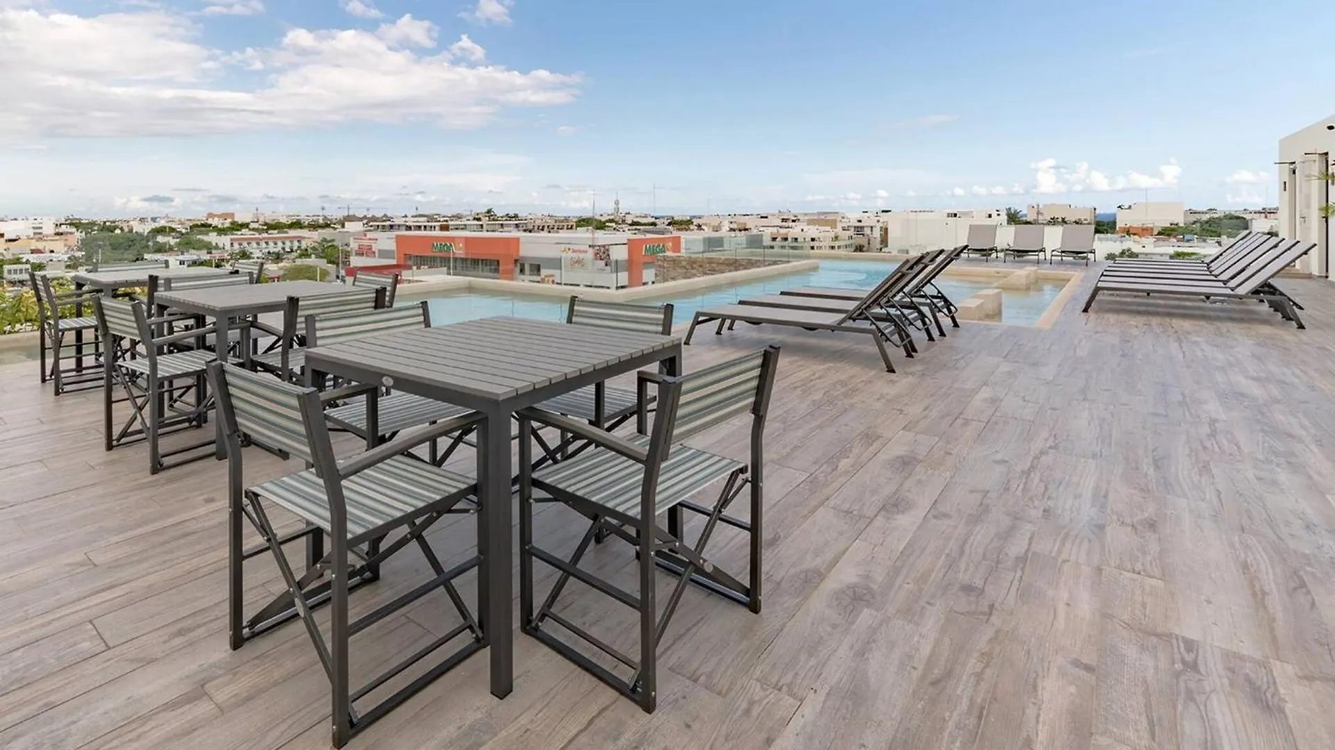 Condo Veronica - Comfortable 2 Bedroom With Rooftop Gym And Pool Playa del Carmen Lägenhet