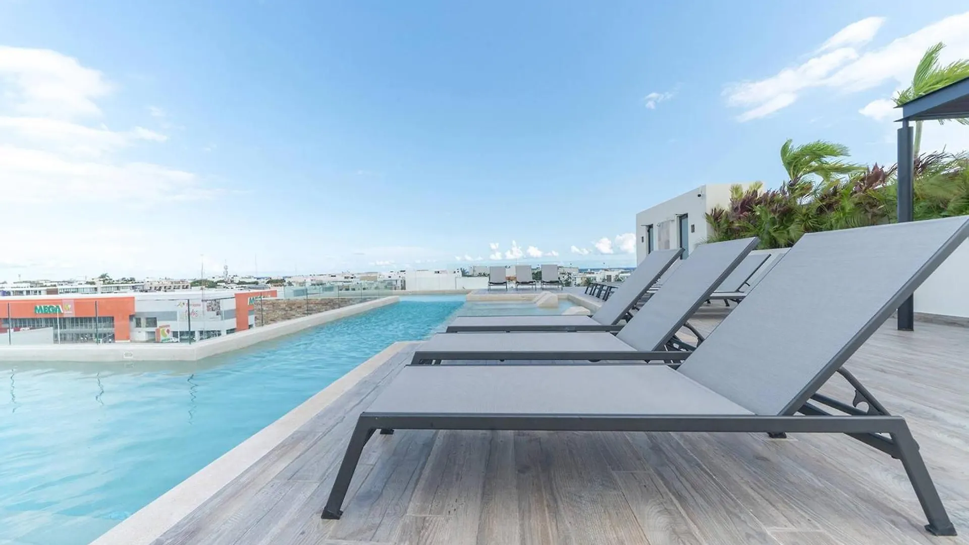Condo Veronica - Comfortable 2 Bedroom With Rooftop Gym And Pool Playa del Carmen Mexiko