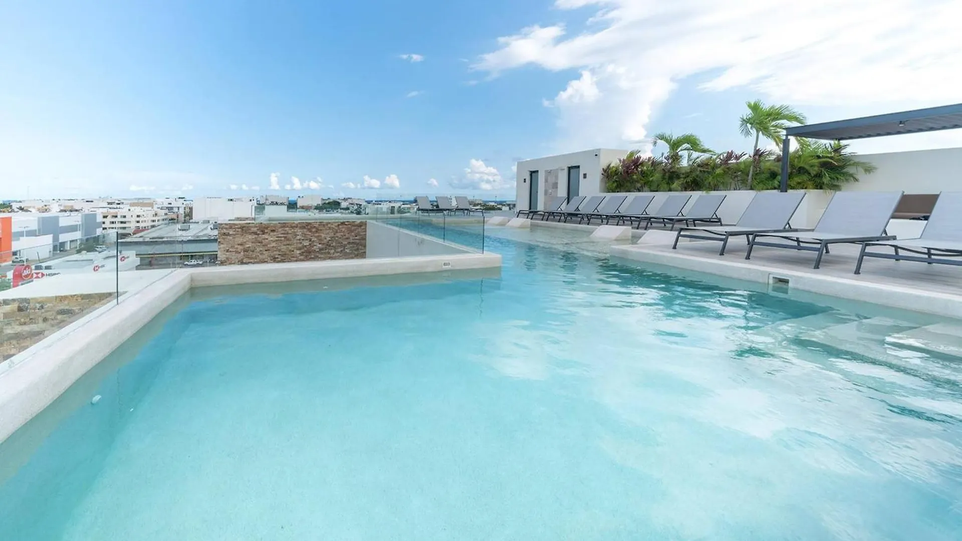 Condo Veronica - Comfortable 2 Bedroom With Rooftop Gym And Pool Playa del Carmen 0*,