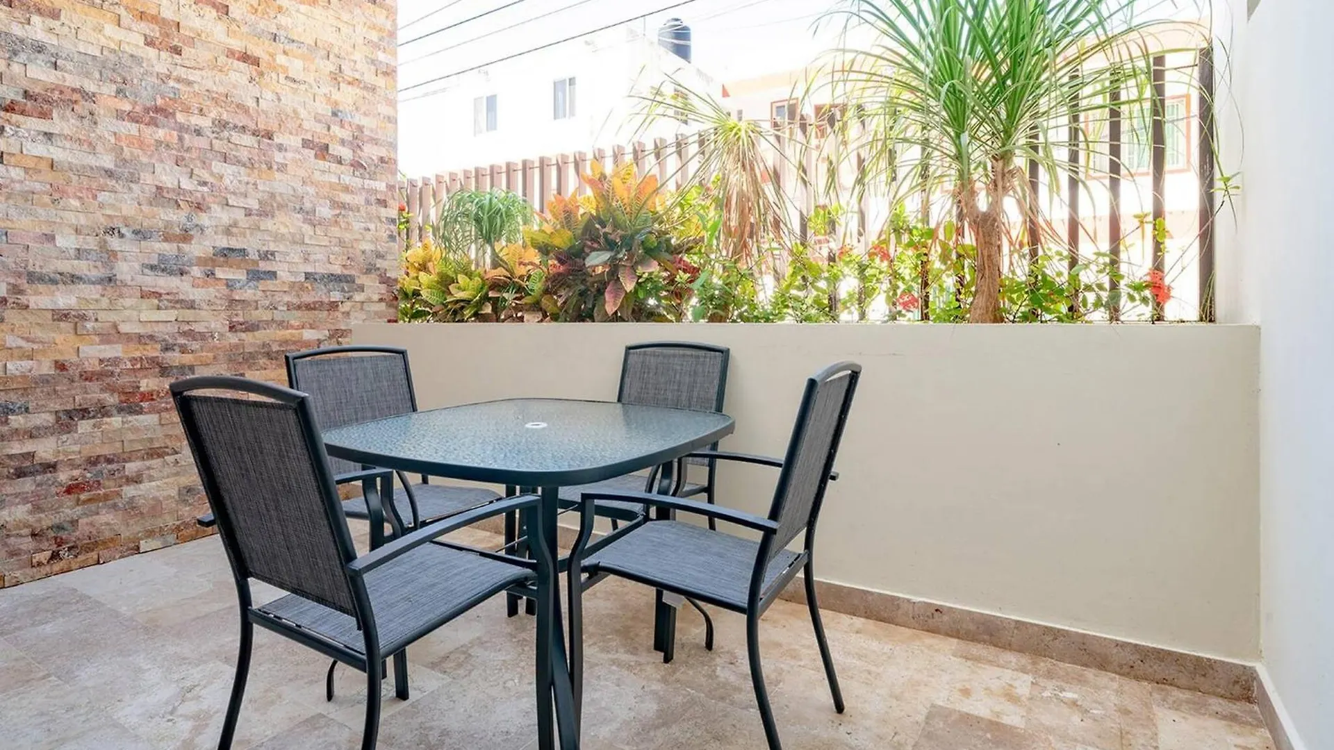 Apartment Condo Veronica - Comfortable 2 Bedroom With Rooftop Gym And Pool Playa del Carmen